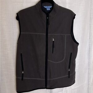 Duluth Trading,utility,lightweight fleece vest,front zip,zip pocket,sportman